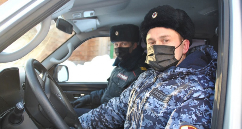 В Кирове посетитель бара распылил в лицо незнакомцу газовый баллончик