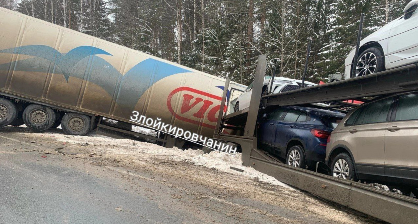 На трассе в Орловском районе столкнулись автовоз и фура: есть пострадавшие