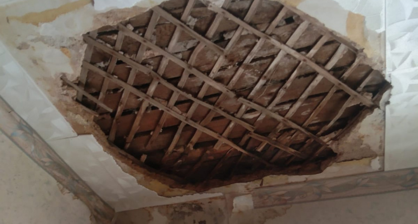 "Никто не пошевелится, пока потолок не рухнет на голову": кировчане о проблемах с крышами
