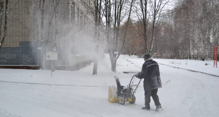 Жители Слободского избили убирающих снег рабочих: в дело вмешалась полиция  