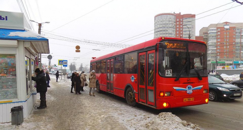 В Кирове во время морозов ребенок ждал троллейбус №3 больше часа