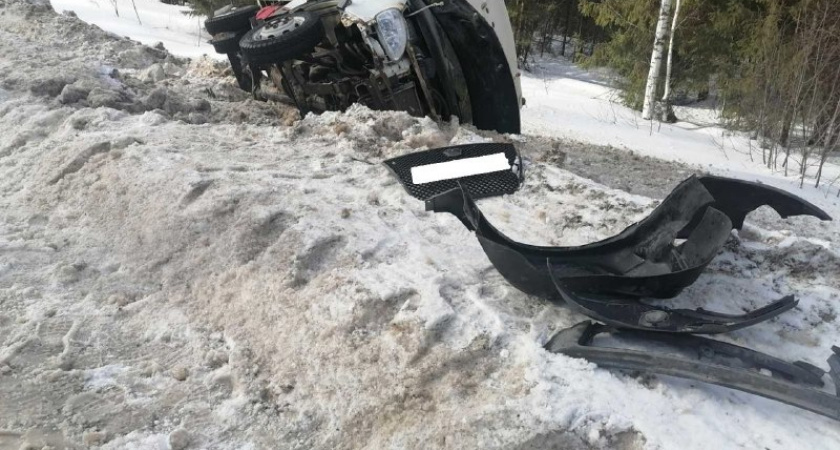 ГАЗель развалилась на части: в Кировской области произошло ДТП на трассе