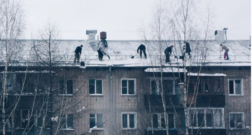 Кировчанам напомнили о карте опасных крыш, где ледяная глыба может свалиться на голову
