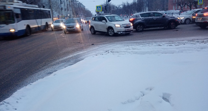 В России взлетели цены на автозапчасти: владельцам каких машин придется потратится 