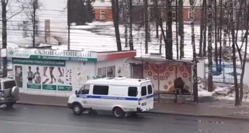 Остановку "Областная больница" в Кирове оцепили из-за подозрительной сумки