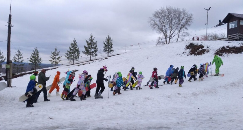Кировские сноубордисты провели карнавал