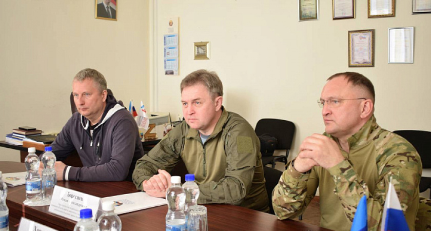 Члены регионального правительства и заксобрания встретились с кировским бойцами в зоне СВО