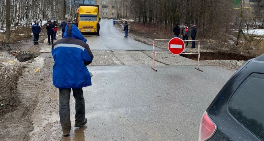 В Кирове затопило улицу Луганскую 
