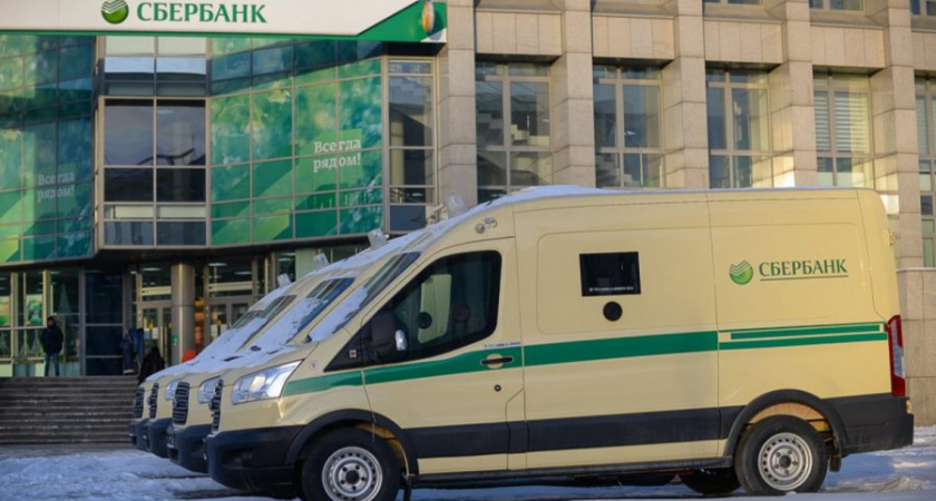 Кировские студенты побывали в кассово-инкассаторском центре Сбера