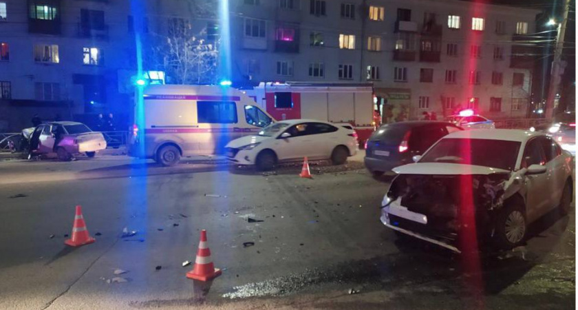 Два человека погибли и пять пострадали в жестком ДТП в центре Кирова