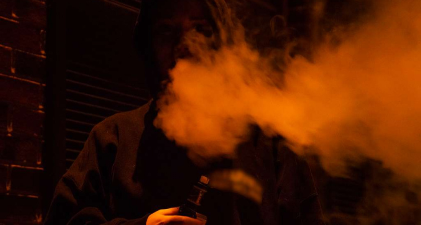 В Госдуме обсуждают полный запрет вейпов в РФ