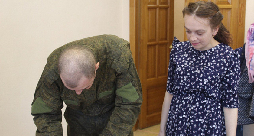 Приехавший в отпуск военнослужащий из Кировской области впервые встретился с дочкой