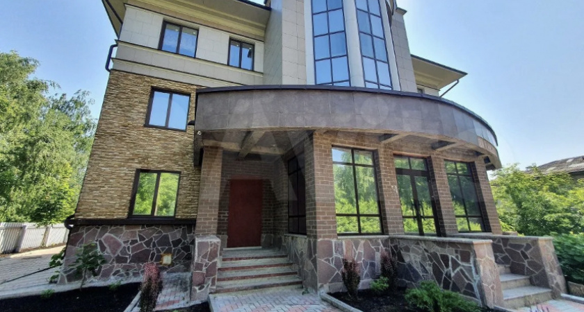 В Кирове продают кирпичный особняк за 22 миллиона рублей