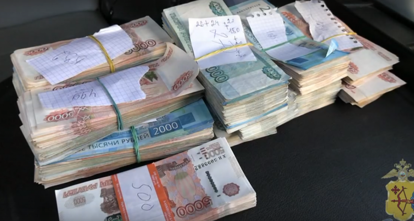  Кировчанин оставил в подъезде дома на Ивана Попова сумку с пятью миллионами рублей
