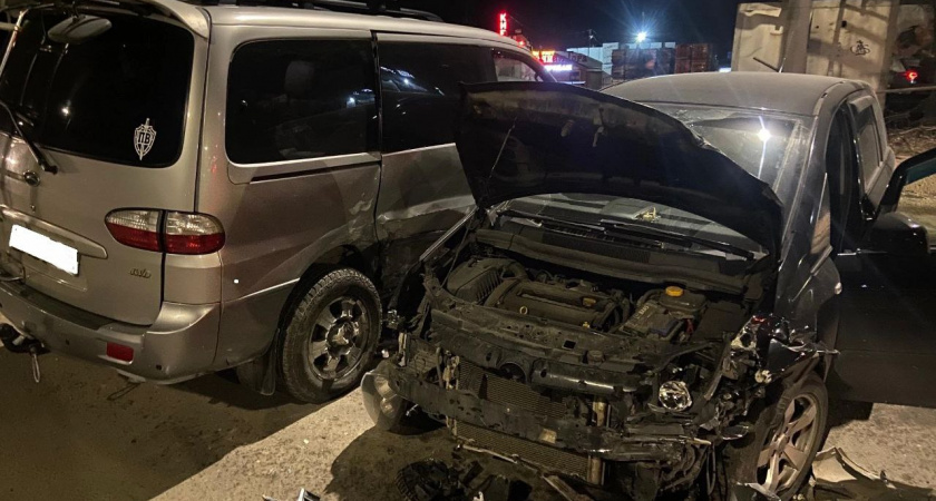 В Кирове на Производственной водитель Opel влетел в Hyundai