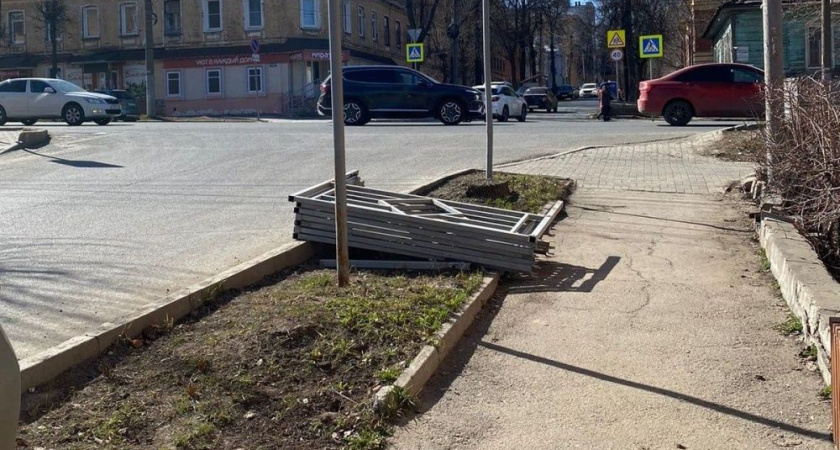 В Кирове демонтируют ставшие ненужными после нового ГОСТа "серые заборы"