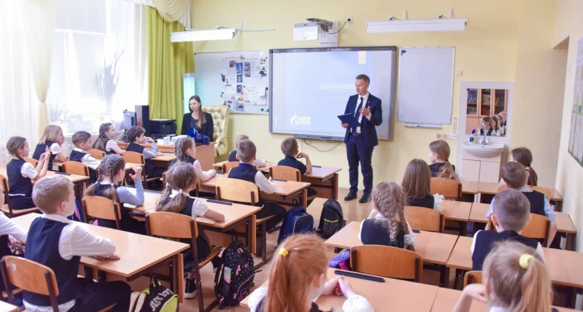 Александр Чиликин провел для второклассников открытый урок по газовой безопасности