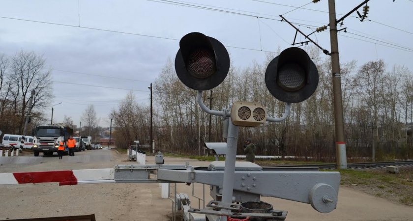 В Кирове временно закроют для движения железнодорожный переезд на улице Тимирязева