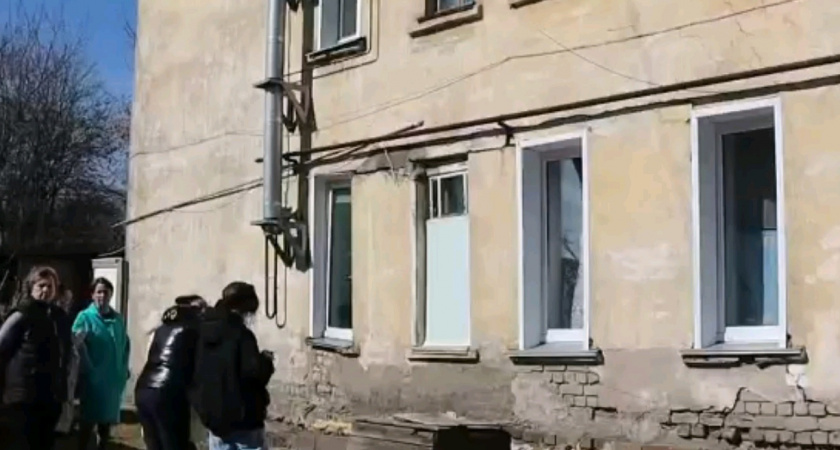 "Как на пороховой бочке": один из кировских жилых домов может в любой момент взорваться