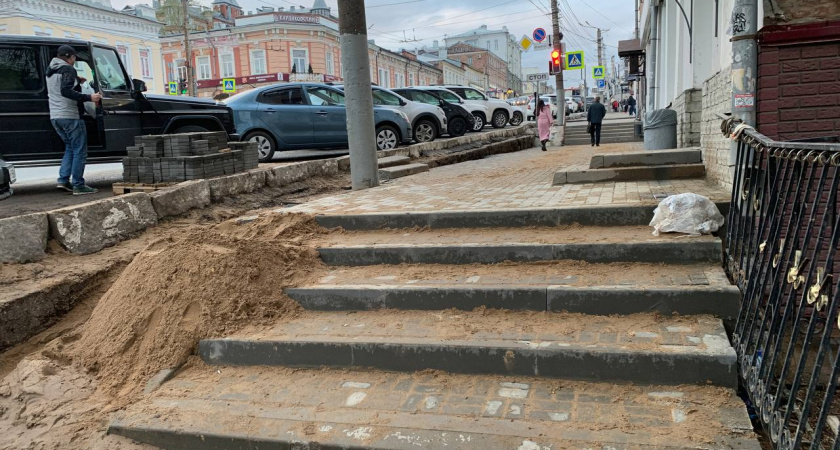 Нарушена технология: в Кирове отремонтированная лестница на Ленина прожила два дня