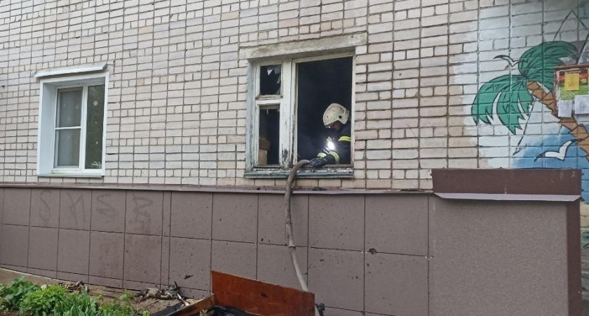 В Нововятском районе загорелся многоквартирный дом: на месте происшествия нашли два трупа