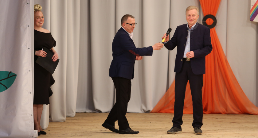 "Вятич" танцует вместе с детьми