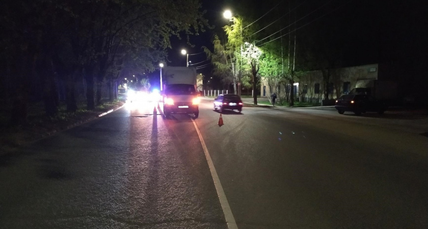 В Кирове на улице на Солнечной столкнулись грузовик и мотоцикл: есть пострадавшие