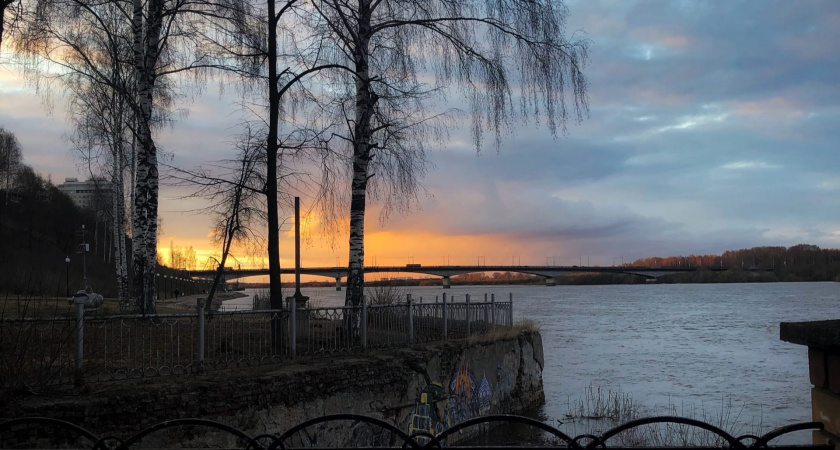 В Кирове мужчина прыгнул в реку со Старого моста