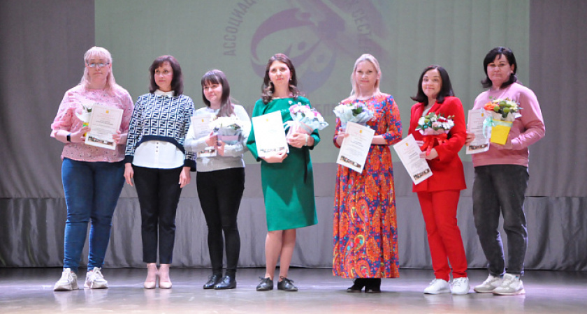 12 медсестер отметили наградами в Кировской области