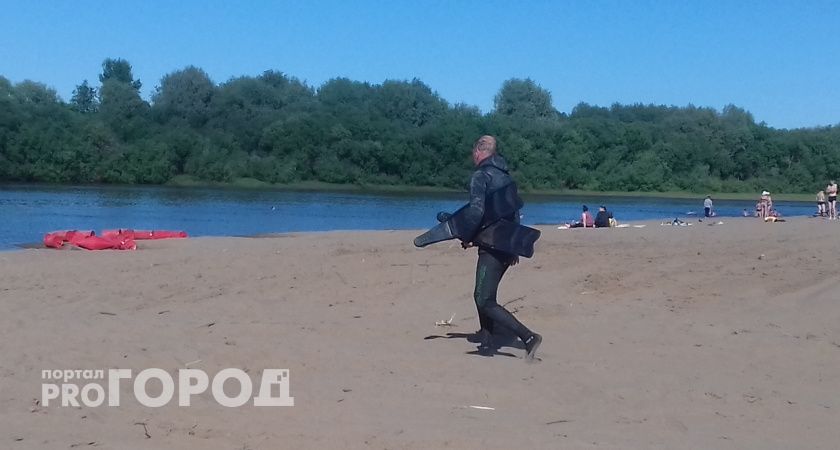 Задохнулся в песке: на городском пляже в Кировской области погиб ребенок