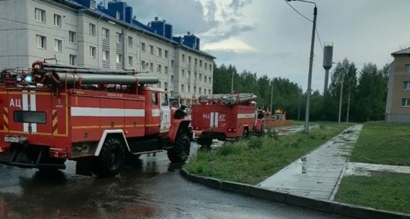 В Кирове молния ударила в многоквартирный дом: произошел пожар