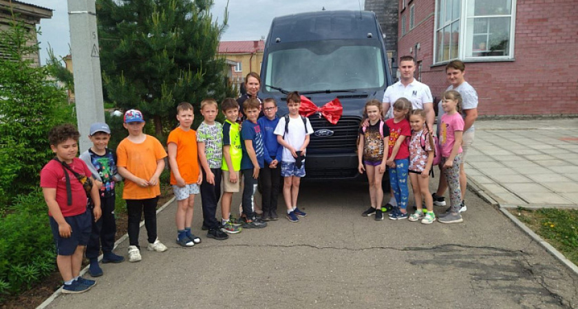 Нолинские спортсмены получили автобус для выездов на соревнования