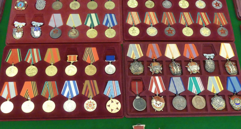Сотрудники УФСБ задержали кировчанина за продажу орденов и медалей ВОВ иностранцам 