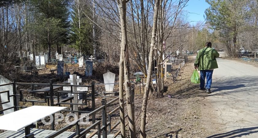 В Кирове осквернили три могилы