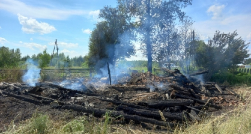 Жительница Кировской области подожгла дом с закрытыми в нем людьми 
