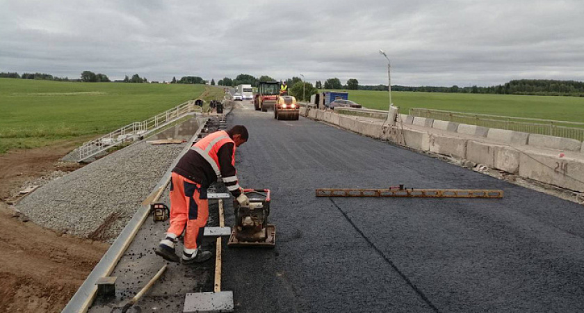 Впервые за 30 лет идет ремонт моста через реку Шуда