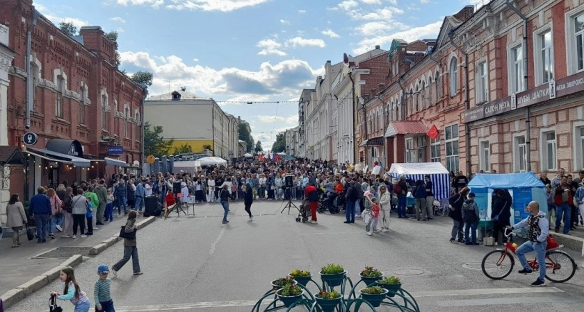 Рок-концерт, танцы и показ мод: какие развлечения ждут кировчан на Спасской в выходные