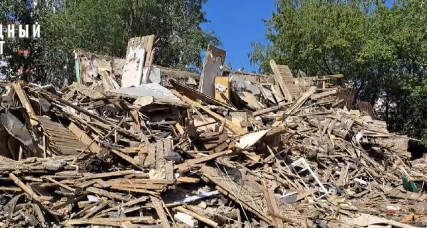 "Может загореться в любой момент": в Кирове на опасной свалке гуляют дети