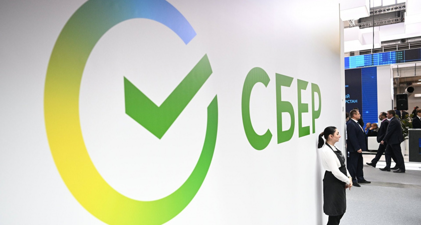 Сбер открыл первый счет в рупиях российскому инвестору