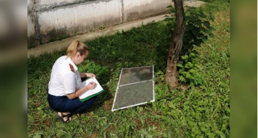 В Кировской области пятилетняя девочка упала с третьего этажа