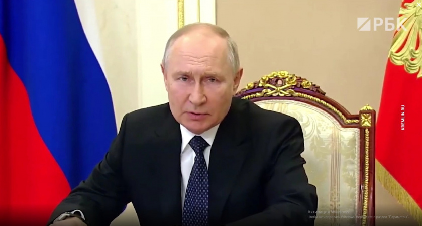 Президент России Владимир Путин провел вечернее совещание после взрыва на Крымском мосту
