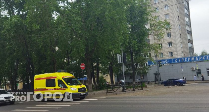 Нож в шею: с остановки госпитализировали мужчину в Кировский центр травматологии