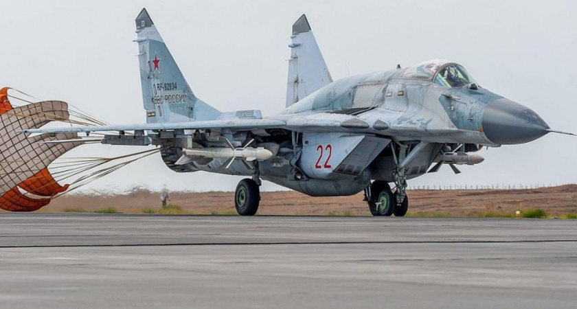 В Кирове перекроют Октябрьский проспект из-за прибытия самолета МИГ-29