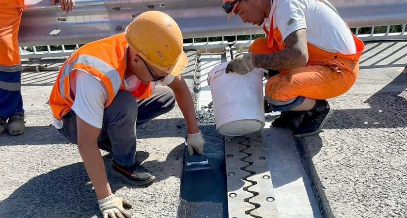 В Кирове продолжают ремонт моста на Павла Корчагина: подрядчик изменит временную разметку 