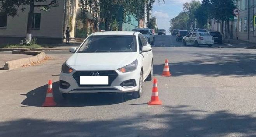 В Кирове на Октябрьском проспекте ребенок оказался под колесами Hyundai Solaris