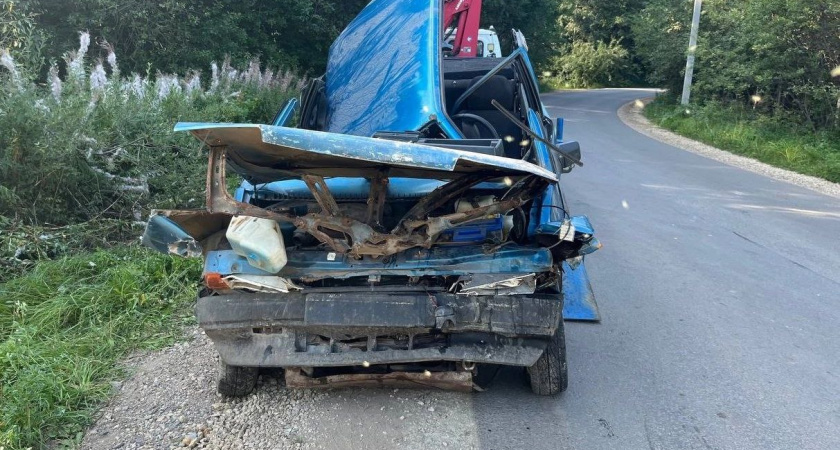В Кировской области в ДТП погиб водитель-бесправник и пострадали два человека 