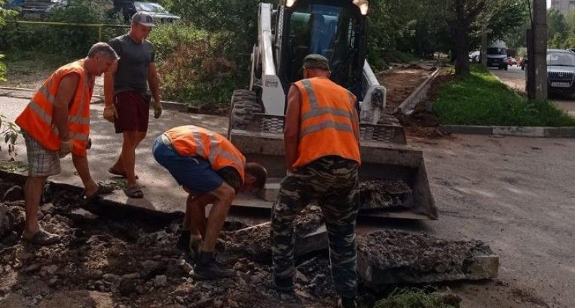 В Кирове тротуары на улице Ивана Попова отремонтируют впервые за 40 лет