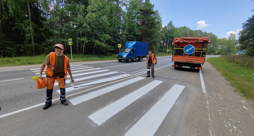 На дорогах Кировской области наносят разметку