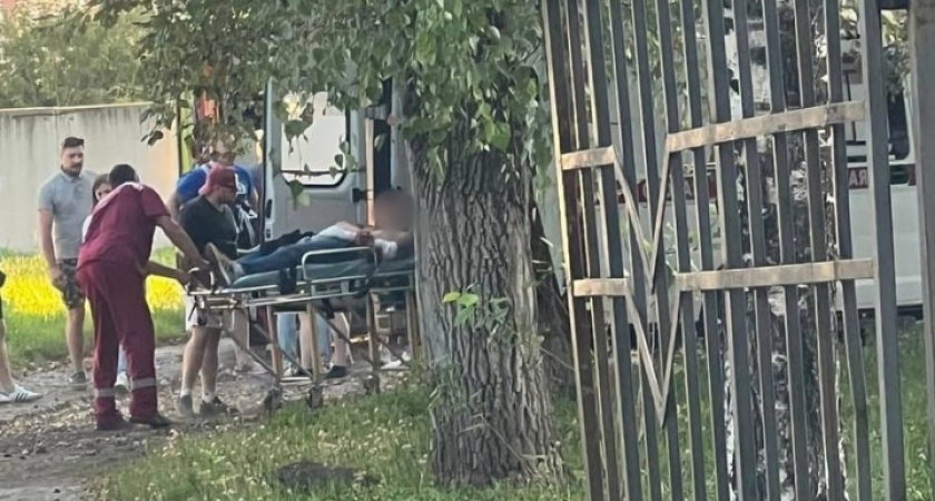 Мужчине оторвало часть руки: в Кирове зрители футбольного матча услышали взрыв