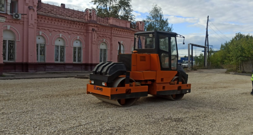 Ремонта не было 15 лет: началось благоустройство привокзальной площади станции "Киров - Котласский"